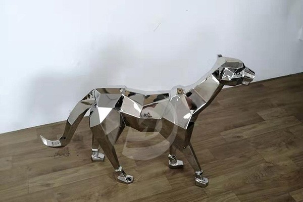 Custom Geometric Stainless Steel Panther Sculpture – Mirror Polished Modern Animal Art for Interior & Exterior Spaces
